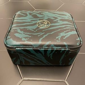 MOMIRA cosmetic bag